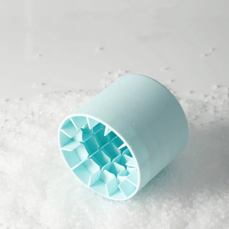 The Effortless 'Pop & Drop' Silicone Ice Bucket Maker